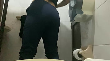 Enfermera Meando En El Baño Del Hospital free video